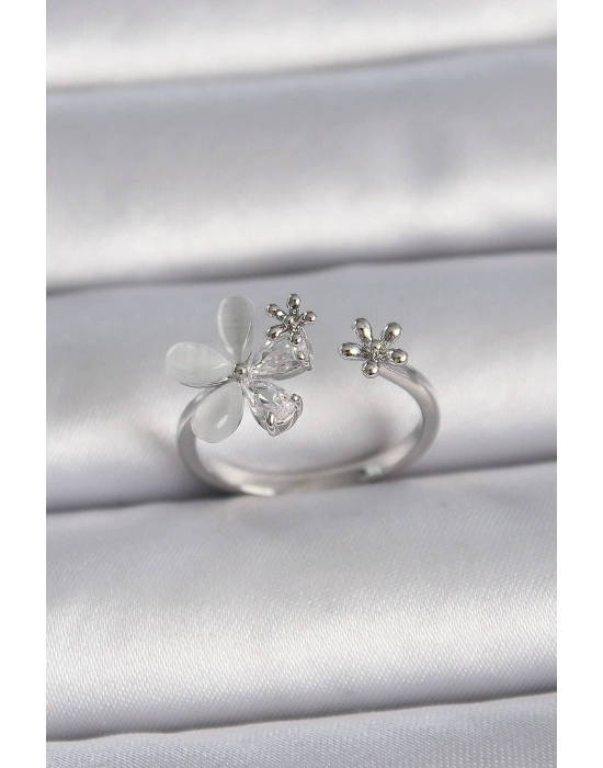 Pirinç Gümüş Renk Ayarlanabilir Zirkon Taşlı Beyaz Mineli Yaprak Model Kadın Yüzük