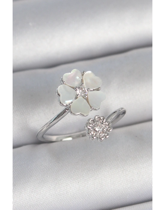 Pirinç Gümüş Renk Beyaz Mineli Çiçek Model Zirkon Taş Detay Kadın Yüzük