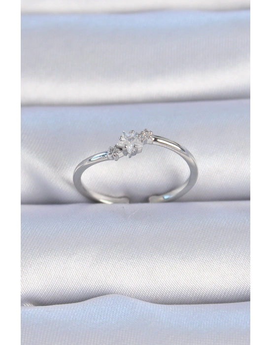 Pirinç Gümüş Renk Çiçek Model Zirkon Taş Detay Kadın Yüzük