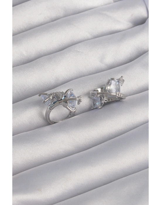 Pirinç Gümüş Renk İri Zirkon Taşlı Kıvrımlı Minimal Kelebekli Halka Küpe