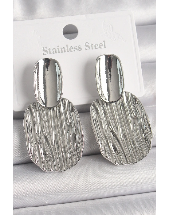 Pirinç Gümüş Renk İşlemeli Kare Plaka Model Kadın Küpe