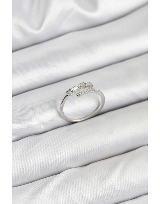 Pirinç Gümüş Renk Kalpli Detaylı Zirkon Taşlı Kadın Yüzük