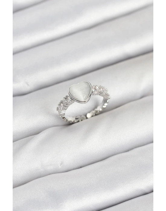 Pirinç Gümüş Renk Zirkon Taşlı Kalpli Kadın Yüzük