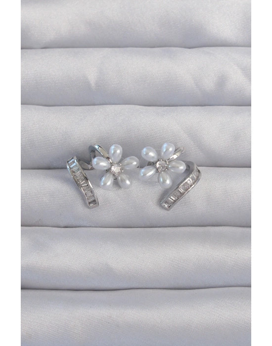 Pirinç Gümüş Renk Zirkon Taşlı Kıvrımlı İnci Çiçek Küpe