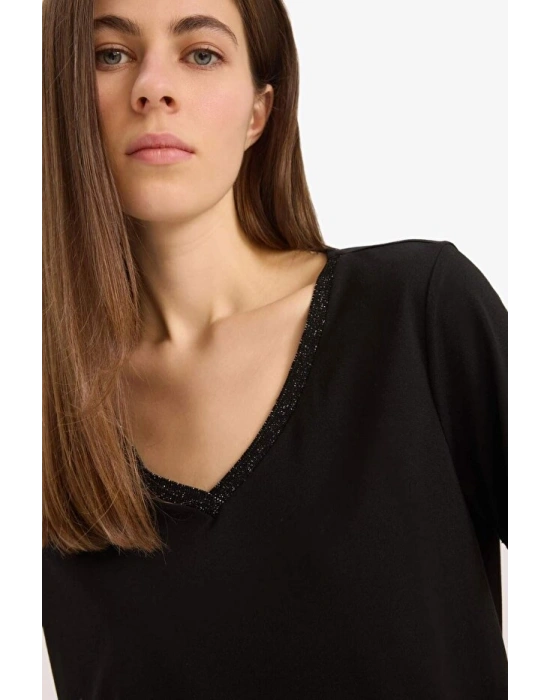 Regular Fit V Yaka Basic Kısa Kollu Tişört