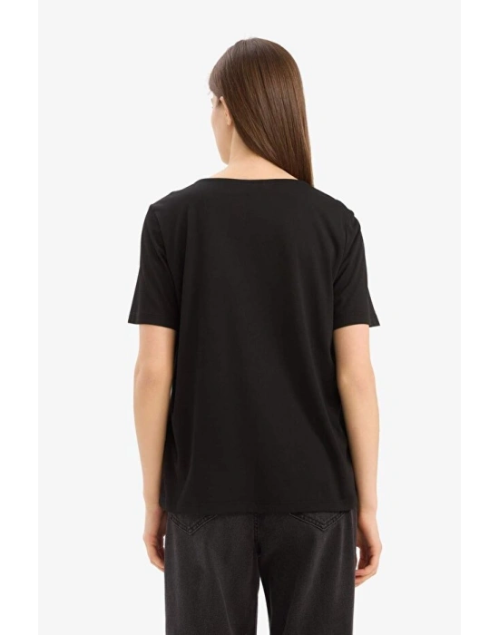 Regular Fit V Yaka Basic Kısa Kollu Tişört