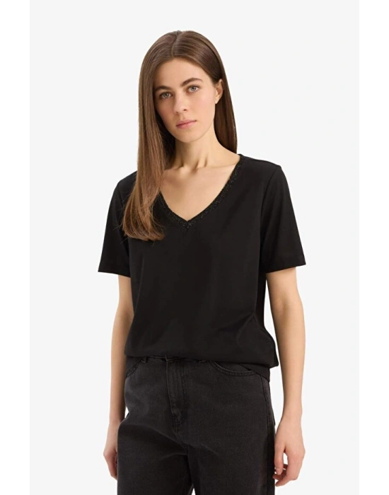 Regular Fit V Yaka Basic Kısa Kollu Tişört