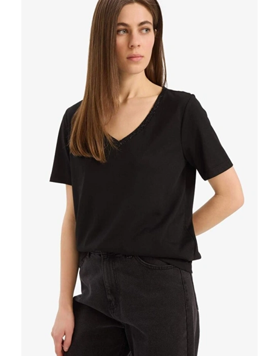 Regular Fit V Yaka Basic Kısa Kollu Tişört