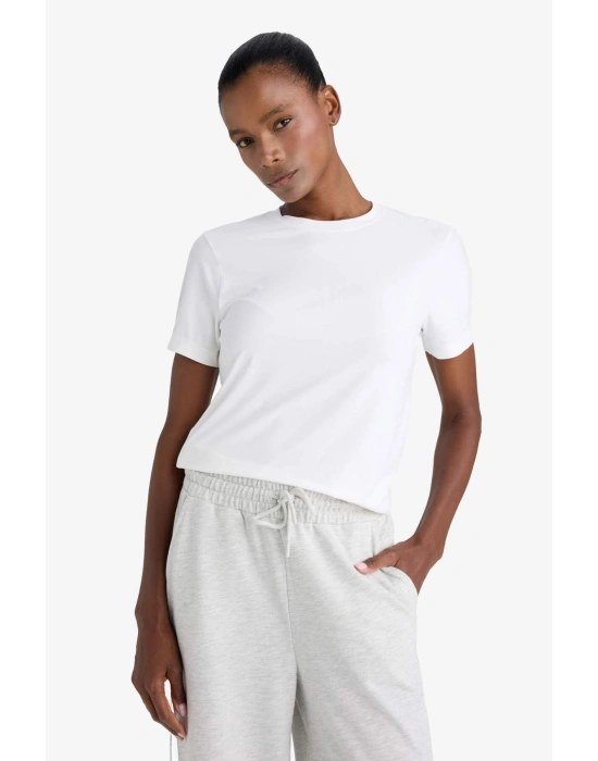 Standart Fit Bisiklet Yaka Sporcu Basic Düz Kısa Kollu Beyaz Tişört Beyaz