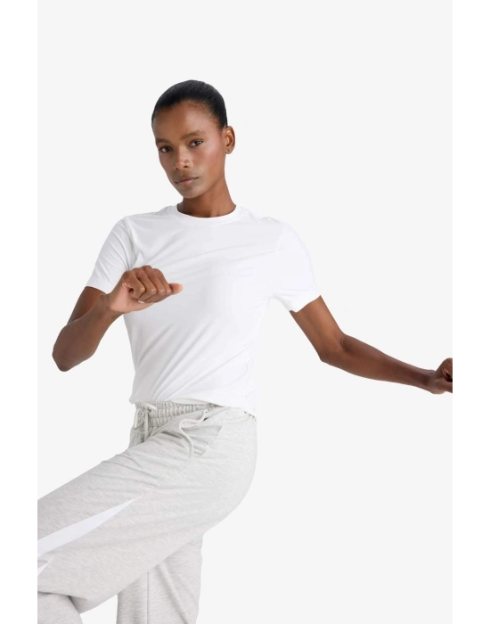 Standart Fit Bisiklet Yaka Sporcu Basic Düz Kısa Kollu Beyaz Tişört Beyaz