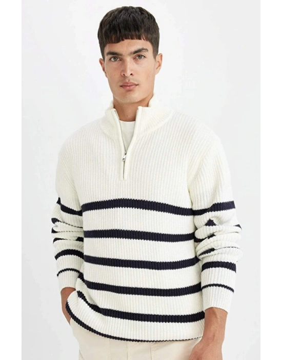 Standart Fit Dik Yaka Yarım Fermuarlı Çizgili Triko Kazak