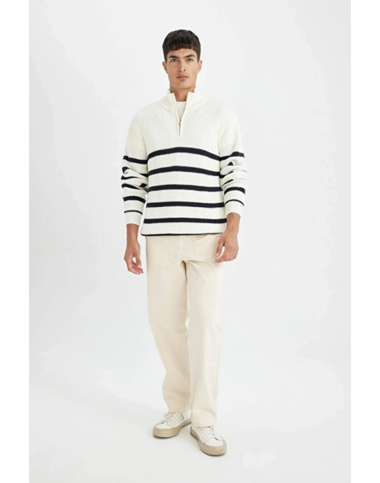 Standart Fit Dik Yaka Yarım Fermuarlı Çizgili Triko Kazak