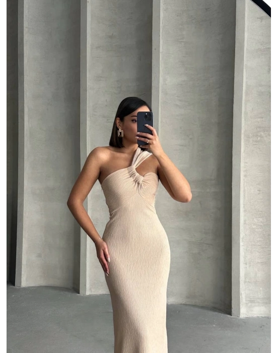 Tek omuz pliseli elbise