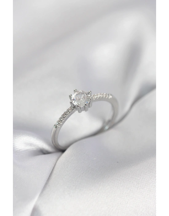 Tek Taş Model Gümüş Renk Zirkon Taşlı Kadın Yüzük