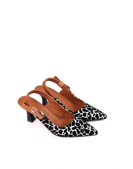 Toran Beyaz Rugan Siyah Süet Detaylı Topuklu Ayakkabı