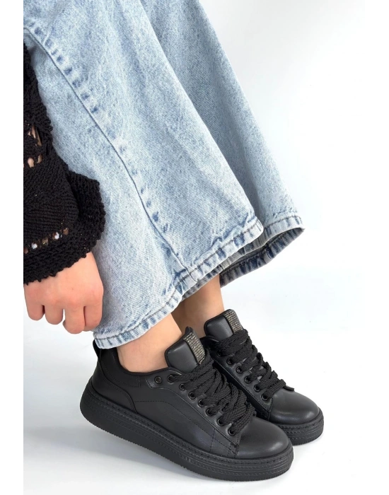 Yier Siyah Cilt Bağcıklı Spor Ayakkabı