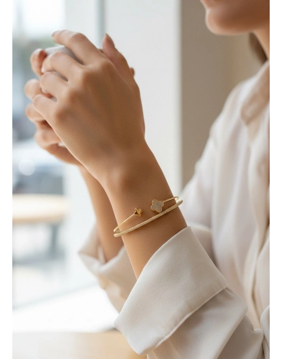 Yonca Model Pirinç Gold Renk Kadın Bileklik
