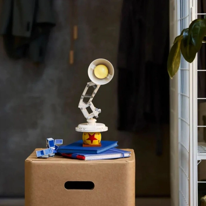 21357 Pixar Luxo Jr. 613 parça +18 yaş