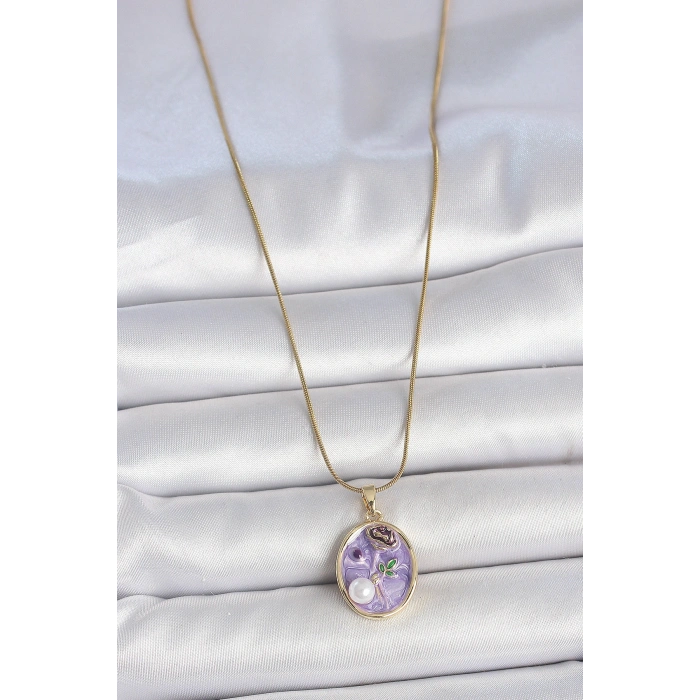 316L Çelik Gold Renk Zincir Mor Çiçek İşlemeli İnci Detay Portre Model Kadın Kolye