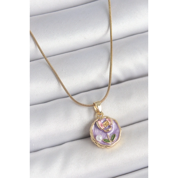 316L Çelik Gold Renk Zincir Mor Minimal Çiçek İşlemeli İnci Detay Portre Model Kadın Kolye
