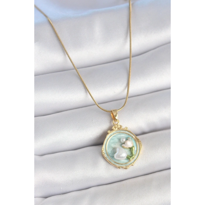 316L Çelik Gold Renk Zincir Turkuaz Mineli İncili Çiçek İşlemeli Portre Model Kadın Kolye