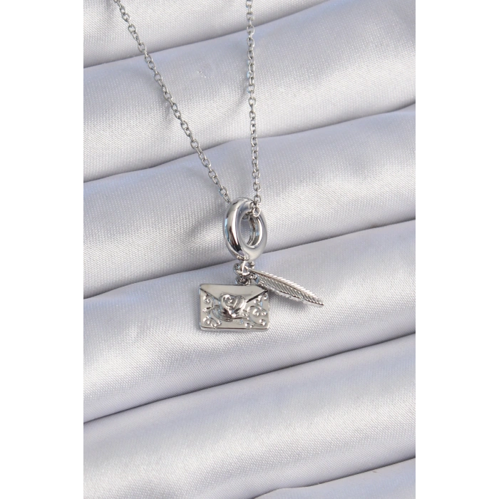 316L Çelik Gümüş Renk Kalp Detay Mektup Figür Charm Model Kadın Kolye