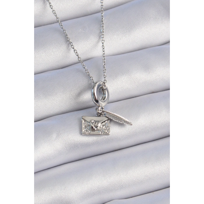 316L Çelik Gümüş Renk Kalp Detay Mektup Figür Charm Model Kadın Kolye
