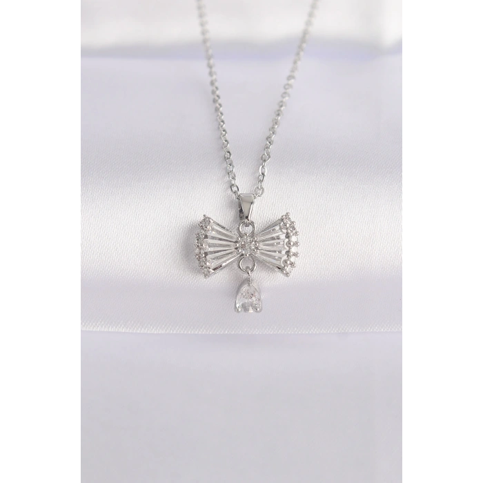 316L Çelik Zincir Gümüş Renk Zirkon Taşlı Kalp Detay Fiyonk Kolye