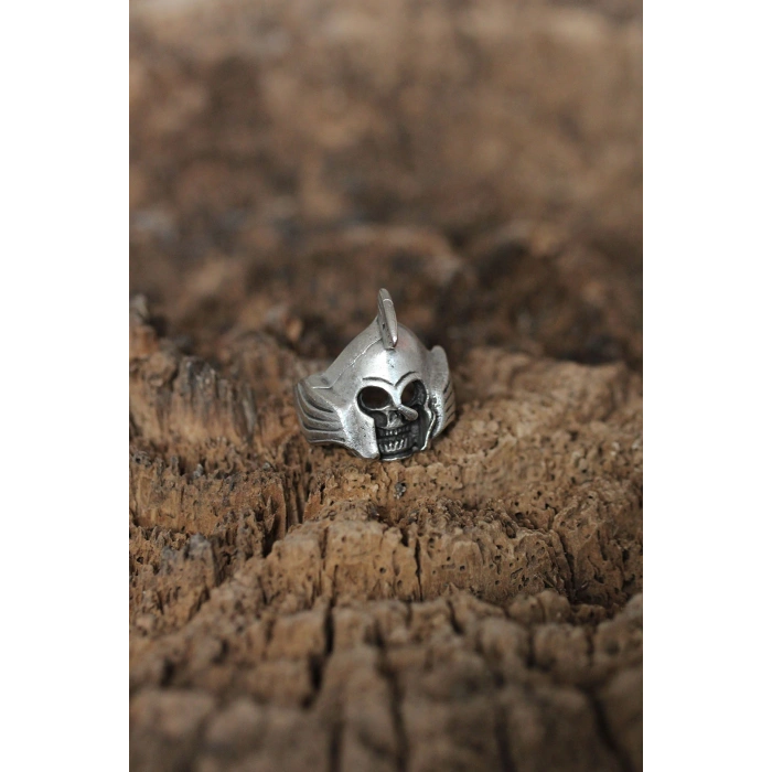 Ayarlanabilir Miğferli Kuru Kafa Tasarımlı Erkek Yüzük