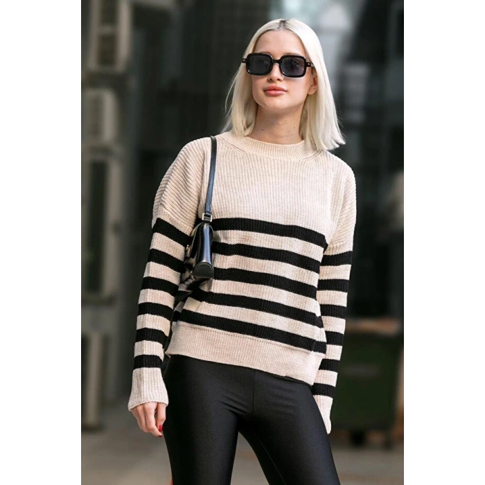 Bej Bisiklet Yaka Çizgili Kazak