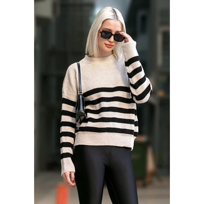 Bej Bisiklet Yaka Çizgili Kazak