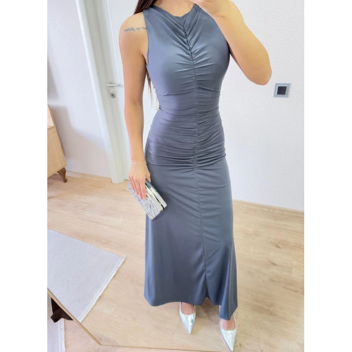 BÜRÜMCÜK KUMAŞLI İÇİ ASTARLI ÜZGÜLÜ KOLSUZ BÜZGÜLÜ UZUN ELBİSE - FÜME