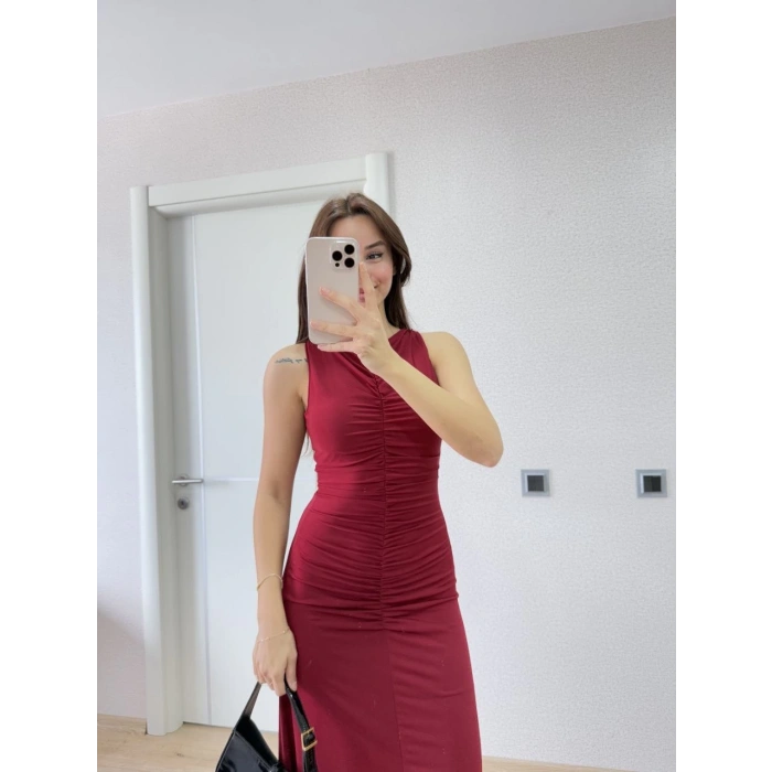 BÜRÜMCÜK KUMAŞLI İÇİ ASTARLI ÜZGÜLÜ KOLSUZ BÜZGÜLÜ UZUN ELBİSE - KIRMIZI