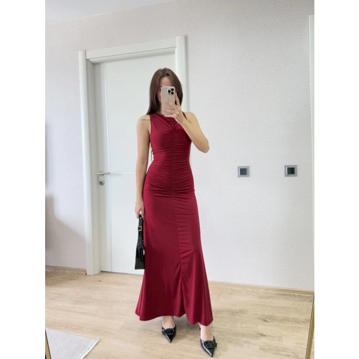 BÜRÜMCÜK KUMAŞLI İÇİ ASTARLI ÜZGÜLÜ KOLSUZ BÜZGÜLÜ UZUN ELBİSE - KIRMIZI