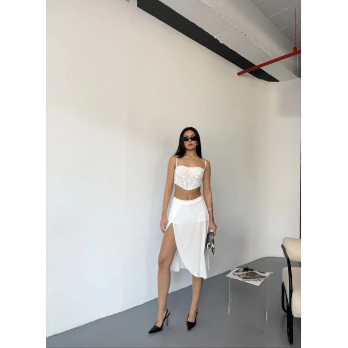 Çepli Şortlu Yırtmaçlı Etek - Beyaz