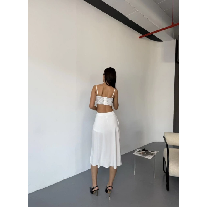 Çepli Şortlu Yırtmaçlı Etek - Beyaz