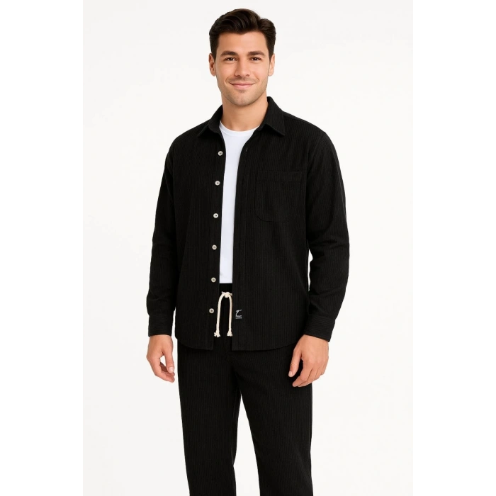 ERKEK KADİFE OVERSİZE TAKIM – GÖMLEK VE PANTOLON İKİLİ SET FÜME CORDUROY ŞIKLIĞI, RAHAT VE ZARİF DURUŞ YUMUŞAK DOKULU KADİFE KUMAŞ, DÜĞMELİ GÖMLEK ÜST VE LASTİKLİ PANTOLON ALT PARÇA İLE GÜN BOYU KONFOR- SİYAH