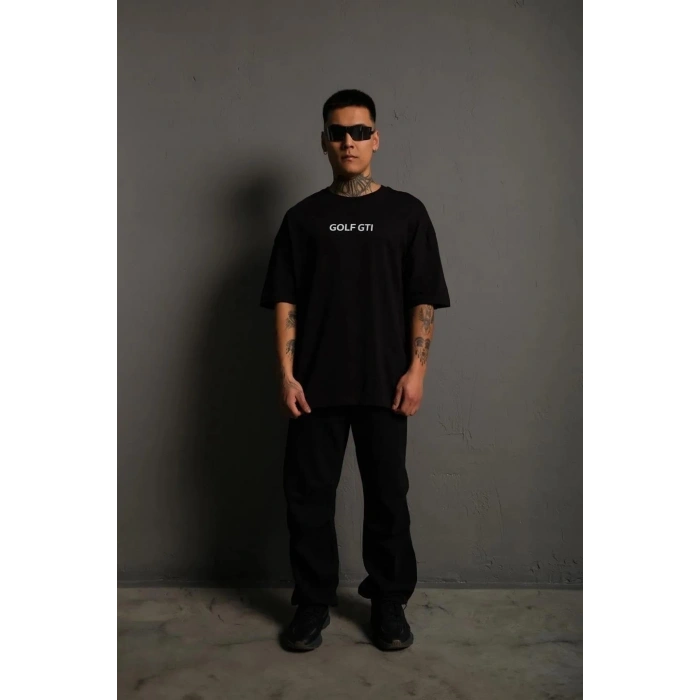 ERKEK OVERSİZE BASKILI TİŞÖRT – GOLF GTI RETRO ARABA DESENLİ, ÖN & ARKA DİJİTAL BASKI, SOKAK MODASI STİL - SİYAH
