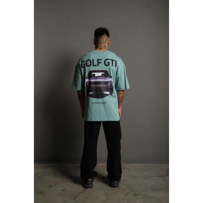 ERKEK OVERSİZE BASKILI TİŞÖRT – GOLF GTI RETRO ARABA DESENLİ, ÖN & ARKA DİJİTAL BASKI, SOKAK MODASI STİL - MİNT YEŞİLİ