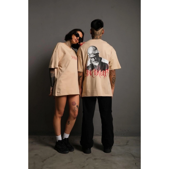 ERKEK OVERSİZE TİŞÖRT – BEYAZ 24/1 PENYE KUMAŞ, BİSİKLET YAKA, ÖN & ARKA BASKILI, STREETWEAR TARZI RAHAT BÜYÜK KALIP T-SHİRT - BEJ