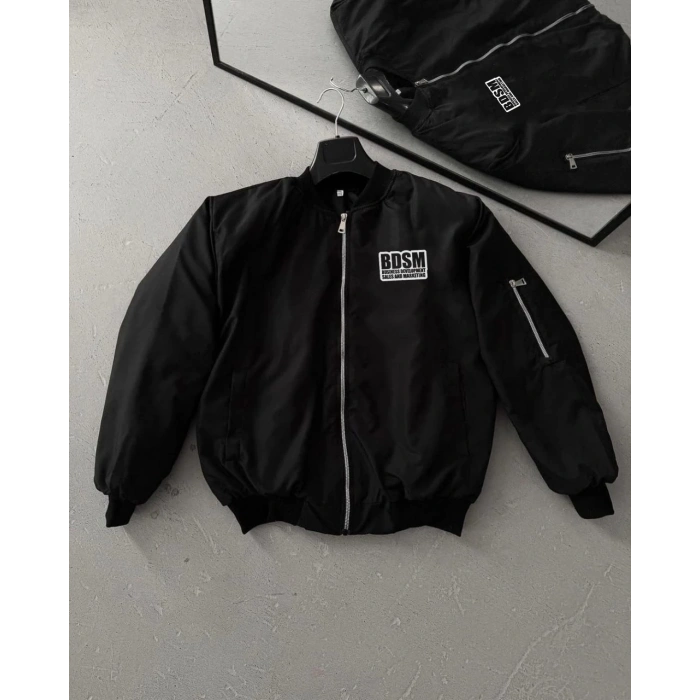 ERKEK SİYAH BOMBER MONT – FERMUARLI, CEPLİ, KAPİTONE ASTARLI, GÖĞÜS BASKILI TASARIM GÜNLÜK RAHAT CEKET - SİYAH