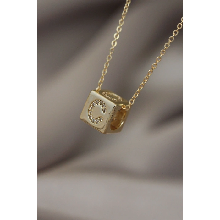 Gold Renk Zirkon Taşlı Küp Model C Harfli Kolye