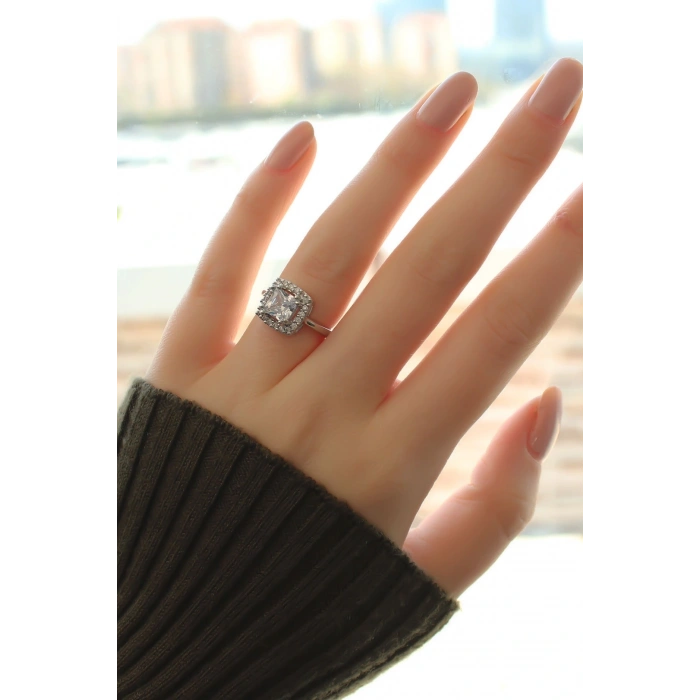 Gümüş Renk Baget ve Zirkon Taşlı Kare Yüzük