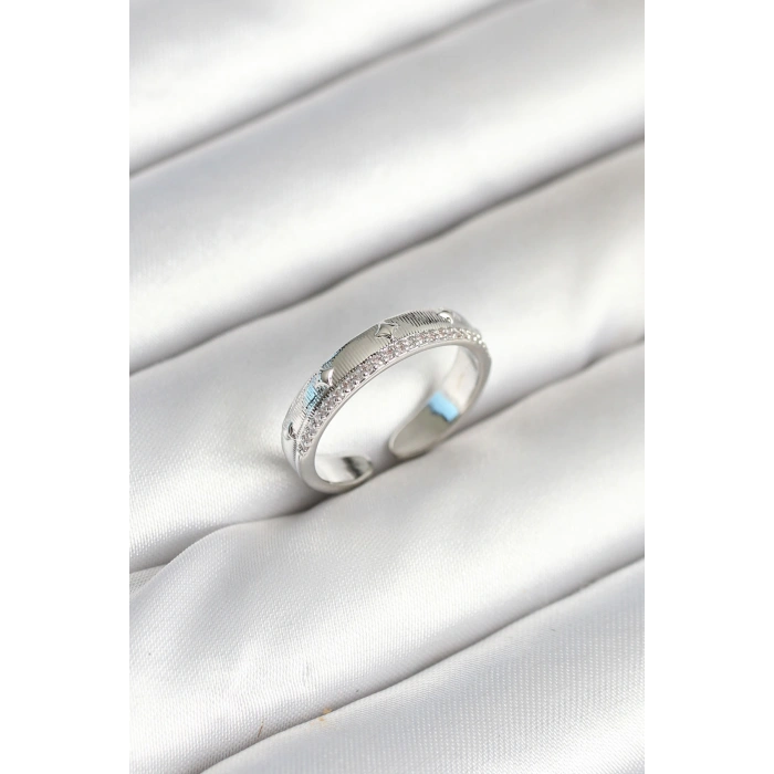 Gümüş Renk Şerit Zirkon Taşlı Kadın Yüzük