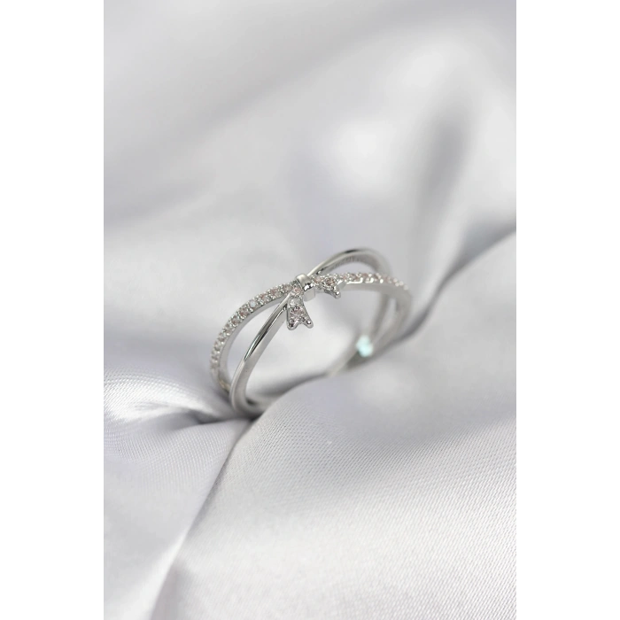 Gümüş Renk Zirkon Taşlı Fiyonk Model Kadın Yüzük