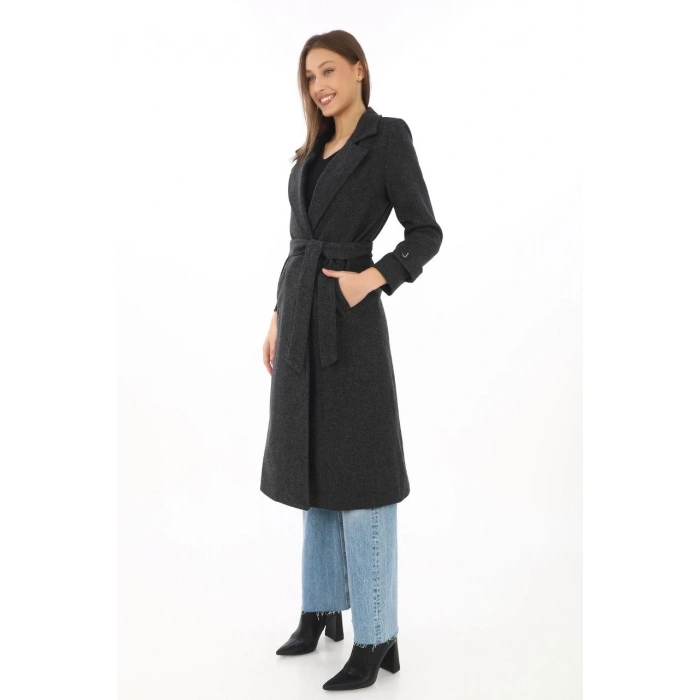 Kadın Balık Sırtı Kaşe Kaban – Uzun Boy Kruvaze Yaka Kuşaklı Astarlı Kışlık Tesettür Kaban, Yünlü Dokuma Kaşmir Kumaş, Cepli Rahat Oversize Kalıp Şık Modern Kaban Mont Modeli (Günlük ve Özel Gün Kombinlerine Uygun) - Siyah