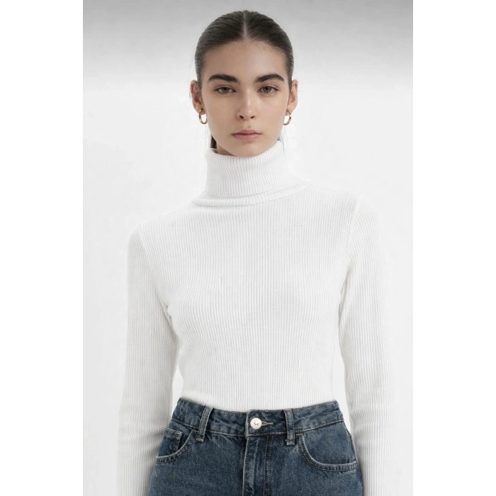Kadın Beyaz Fitilli Balıkçı Yaka Triko Kazak