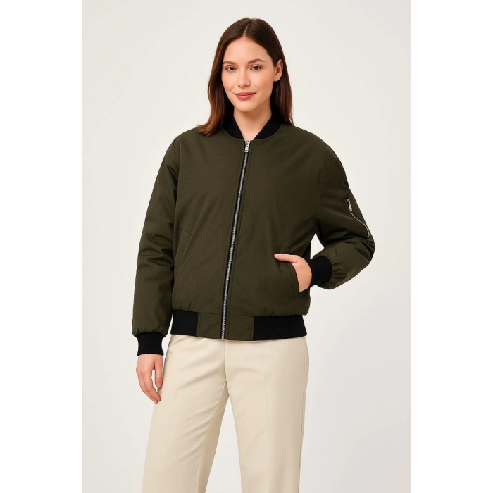 Kadın Bomber Mont Ceket – Fermuarlı, Kapitone İçi Astarlı, Su İtici Kumaş, Regular Fit, Yandan Cepli, Günlük Bahar & Kış Şık Rahat Stil - Haki