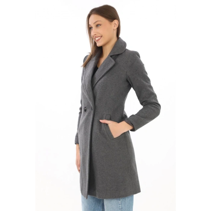 Kadın Kaşe Kaban – Siyah Yünlü Dokuma, Kruvaze Yaka, Astarlı, Cepli, Kuşaklı Uzun Boy Tesettür Uyumlu Kışlık Şık Kaban - Füme