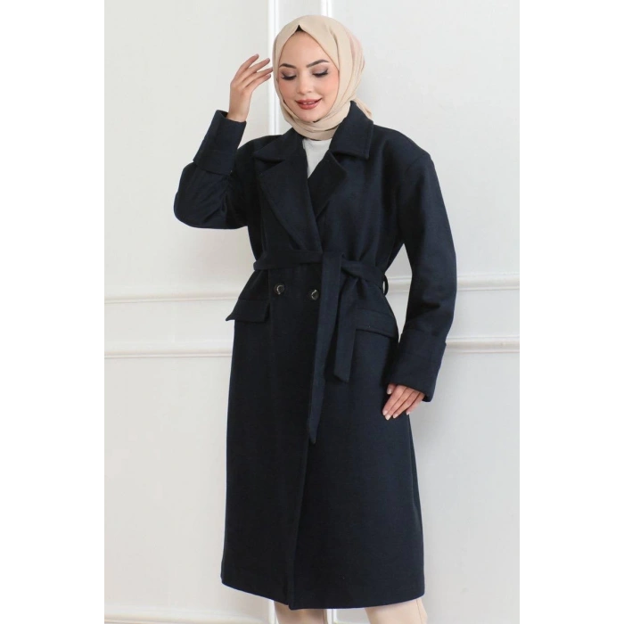 Kadın Kaşe Kaban – Uzun Boy Kruvaze Yaka Kuşaklı Tesettür Kaşe Kışlık Kaban, Astarlı Şık Yünlü Dokuma Oversize Rahat Kalıp Cepli Düğmeli Modern Kap Modeli - Lacivert
